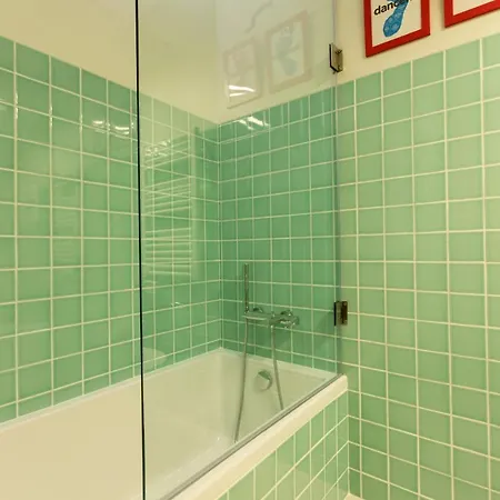 Spacious And Bright I - 4 Floor No Elevator Apartment