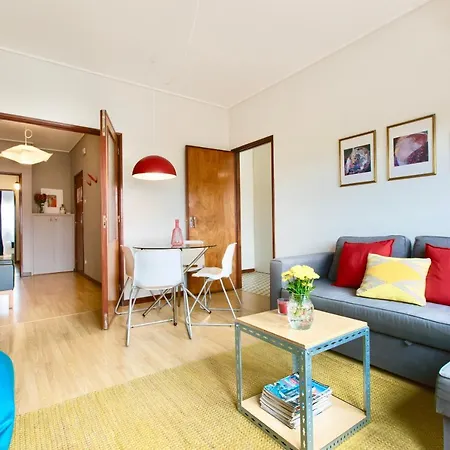 Spacious And Bright I - 4 Floor No Elevator Apartment *