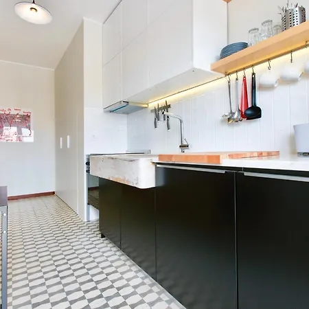 Spacious And Bright I - 4 Floor No Elevator Apartment